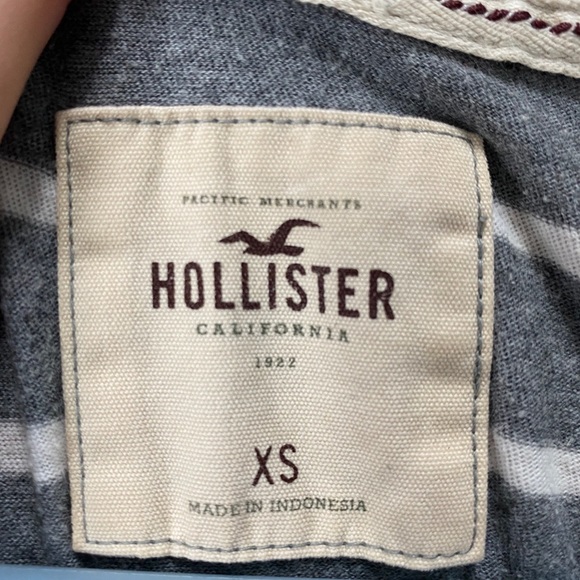 Hollister Long Sleeve Crewneck - Picture 5 of 5